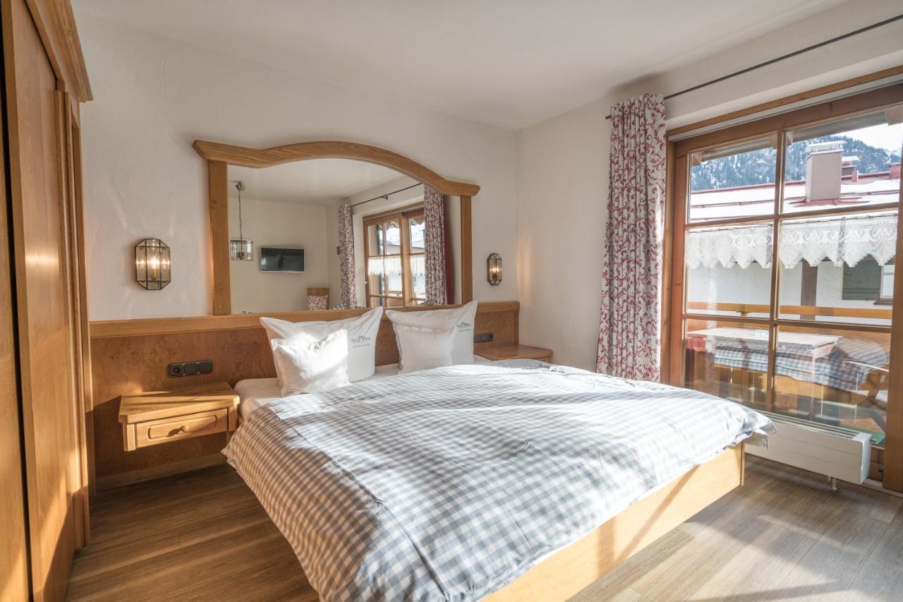 Ferienwohnungen Alpentraum - Landhaus Im Oberen Markt Оберстдорф Екстер'єр фото